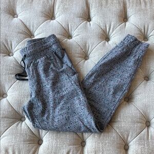 Lululemon Women’s 6  Gray Jogger Pants